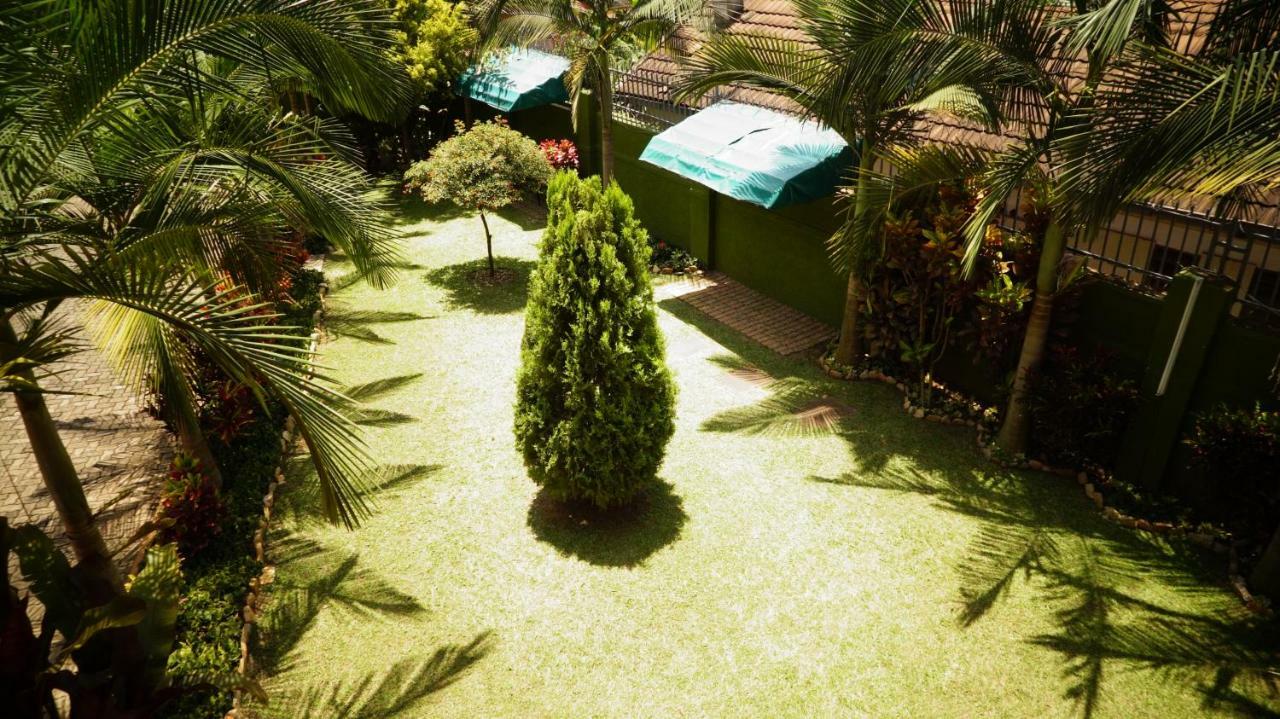 Apricot Guest House Muyenga Exterior foto